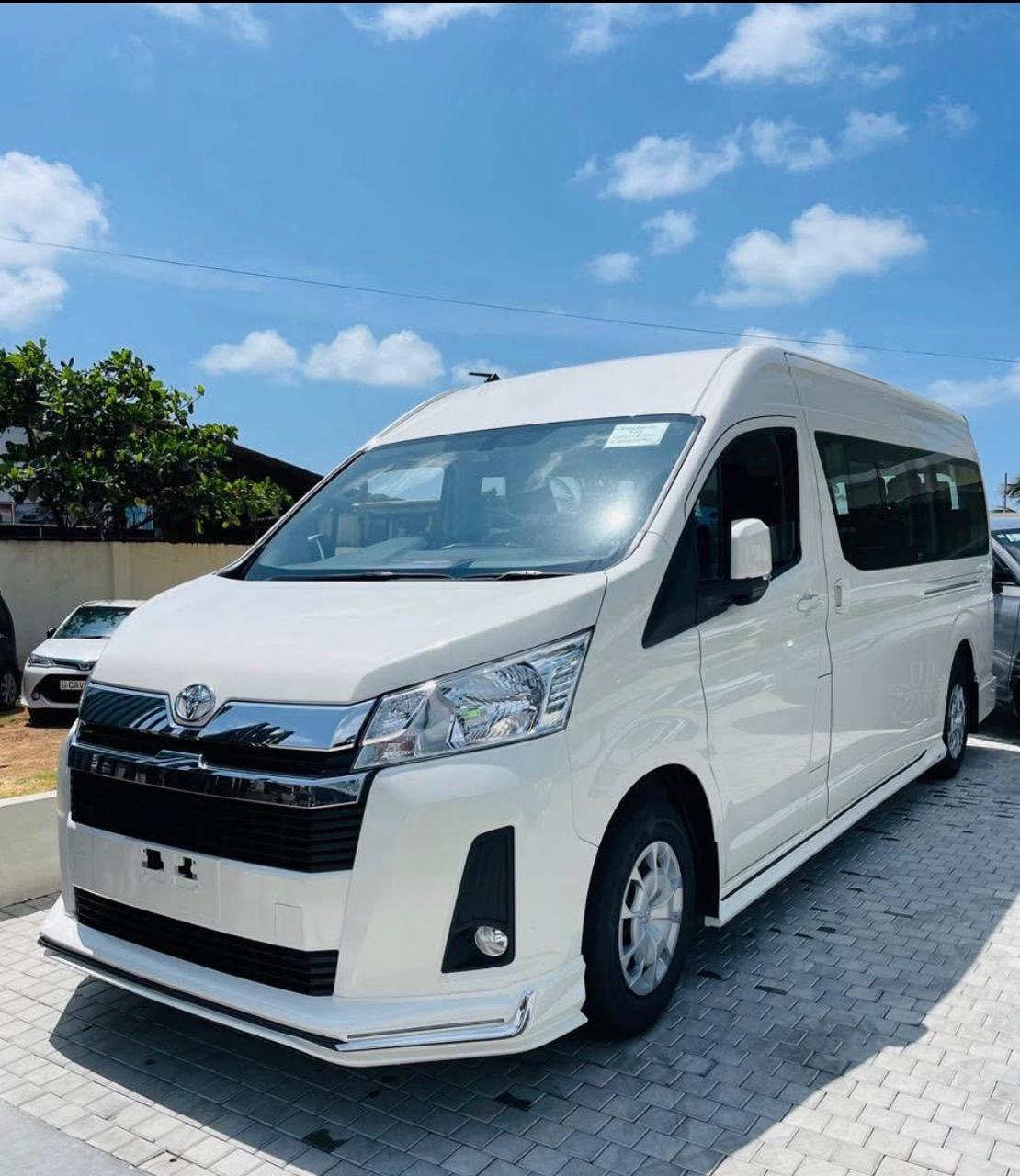 Go Lanka Tours Vehicle